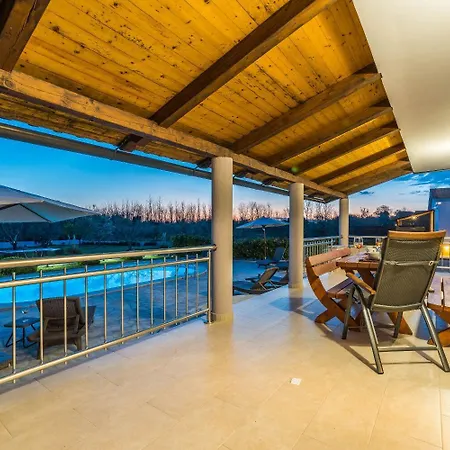 Nyaraló House Oasis Village